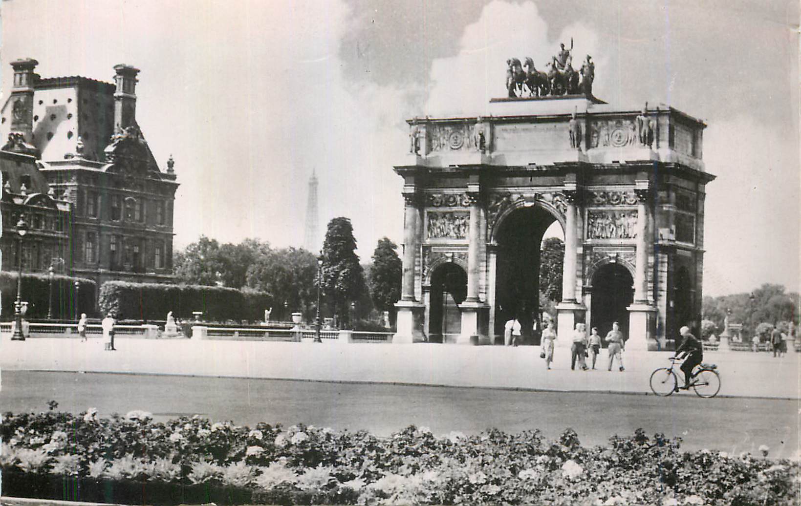 CPM Paris Jardins des tulleries le caroussel