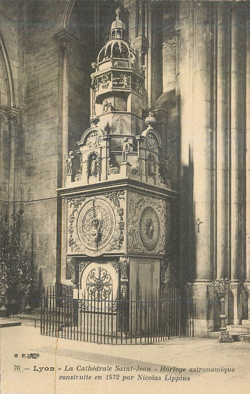 CPA Lyon Cathedrale Saint Jean horloge astronomique