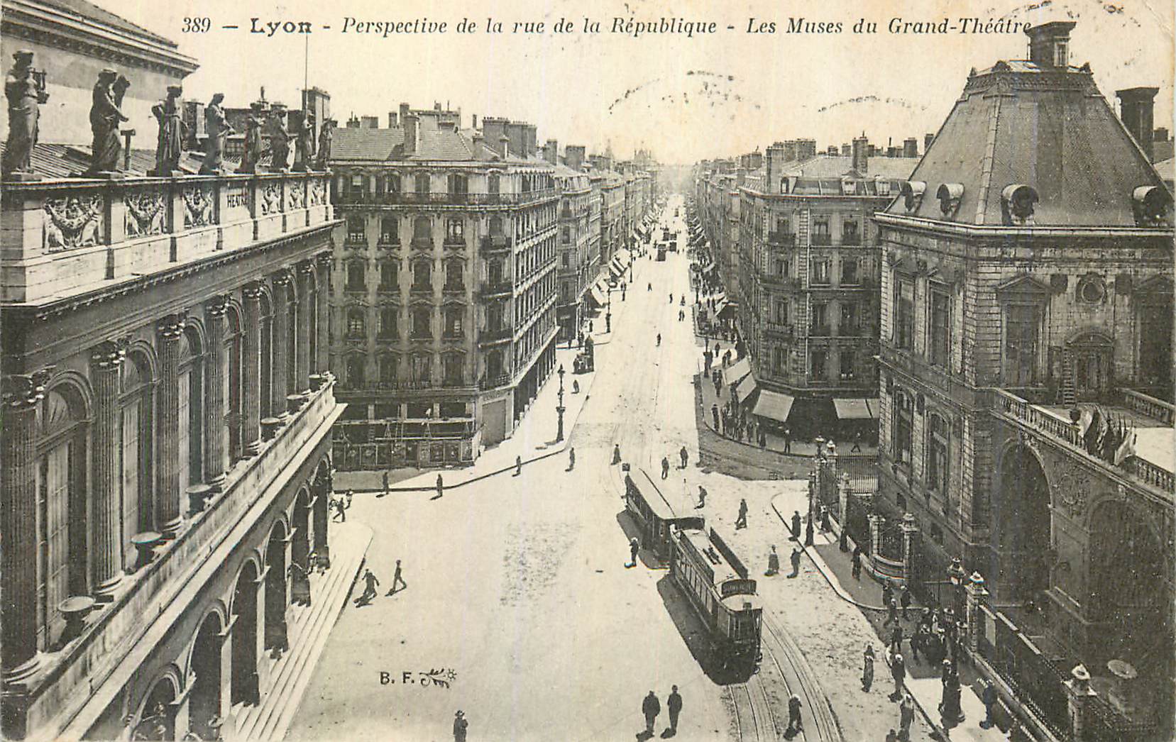 Lyon - Perspective de la rue de la République - Les Muses du Grand-Théâtre — B. F. — n° 389
