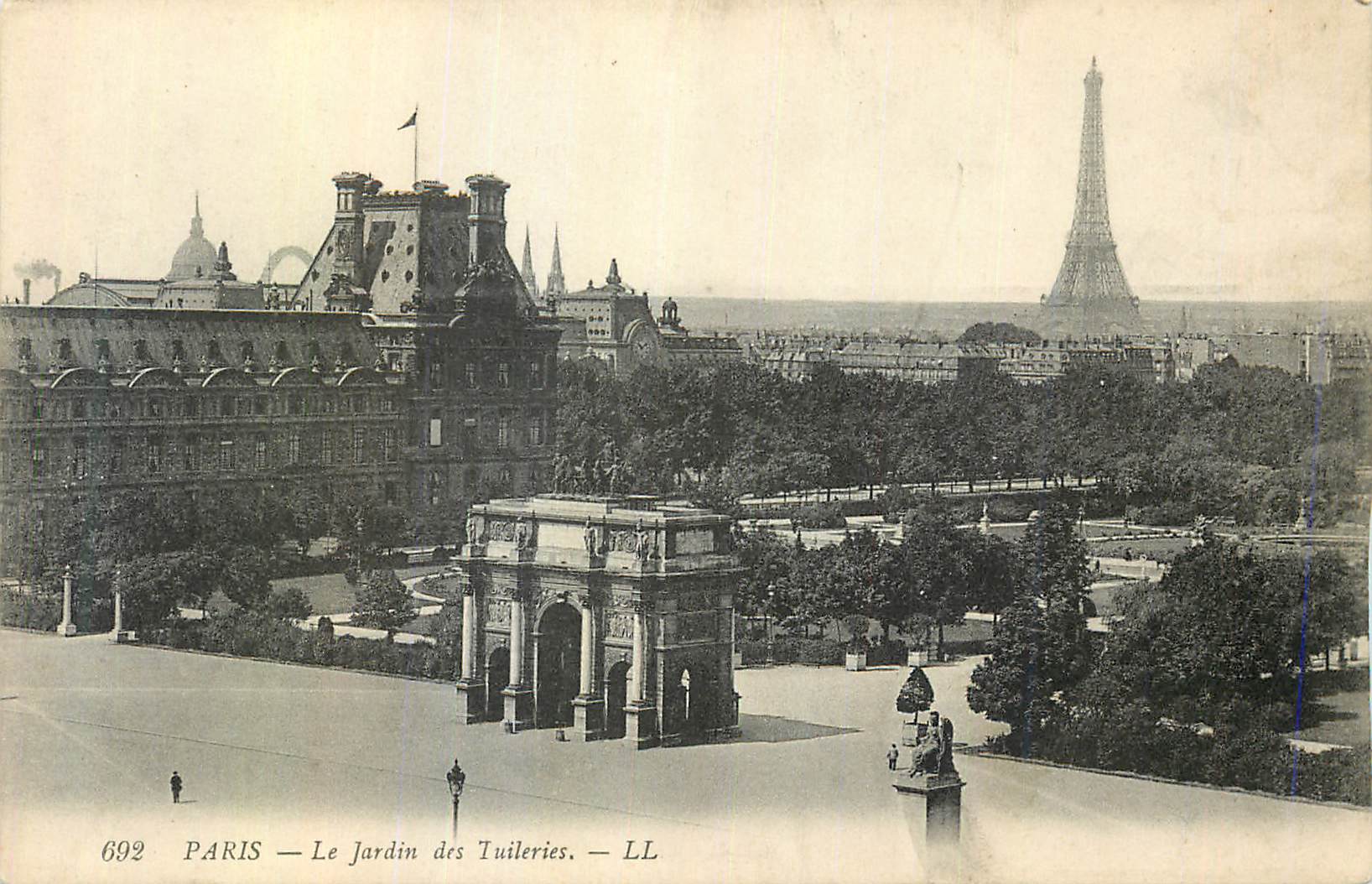 CPA Paris les Jardins des Tuileries Tour Eiffel