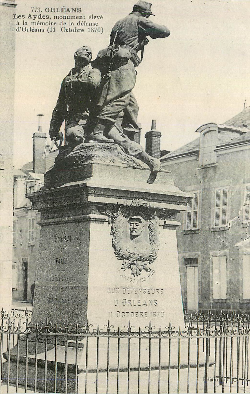 CPA Orleans les Aydes Monument eleve a la mémoire de la defense d'Orleans 11 Octobre 1870 Militaria