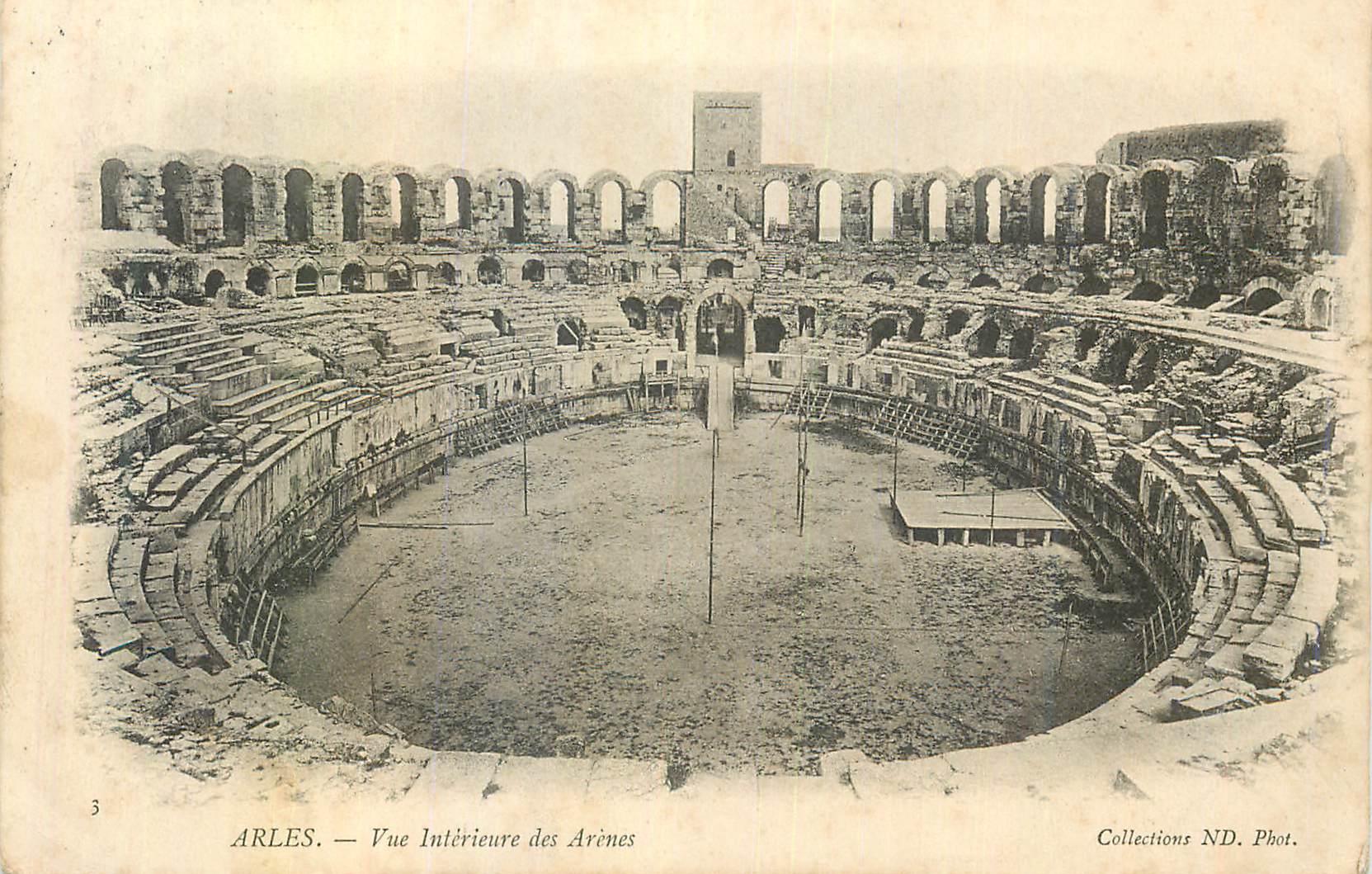 CPA Arles Vue Interieur des Arenes
