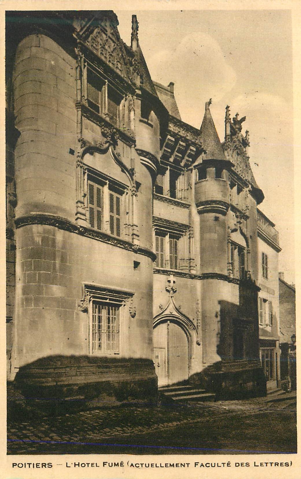 Poitiers — L'Hôtel Fumé (actuellement Faculté des Lettres)