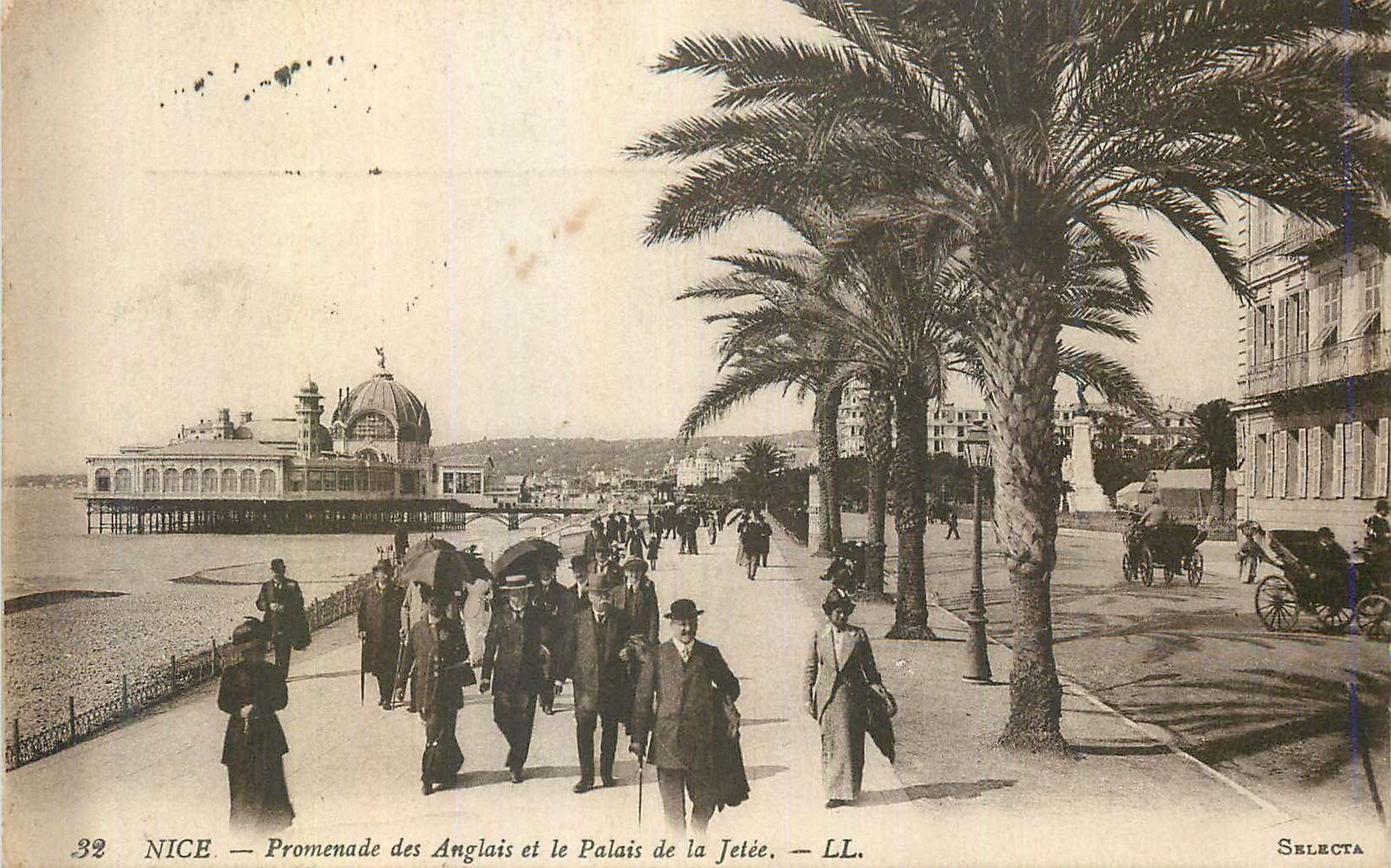 CPA Nice la Promenade des Anglais et le Palais de la telÃ©e