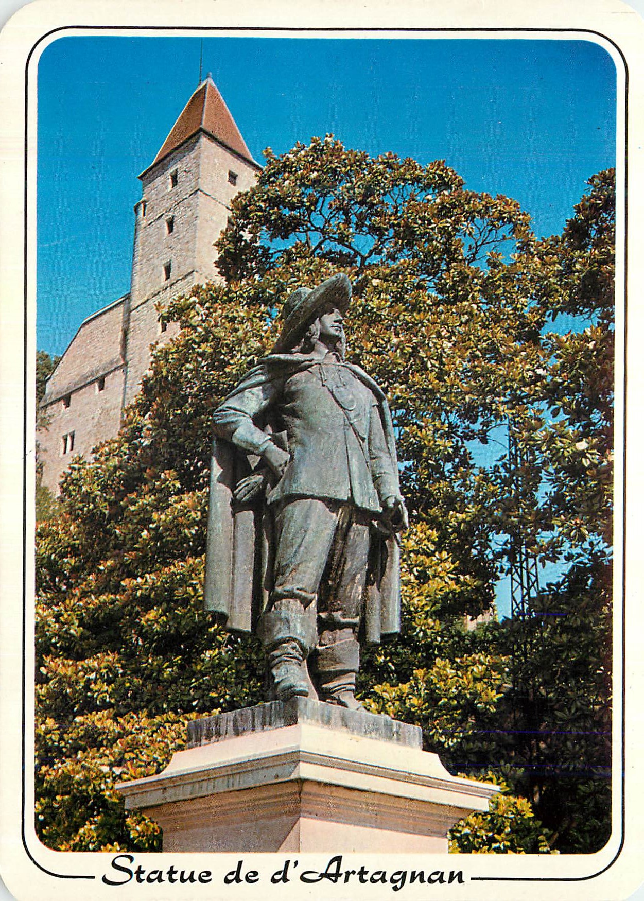 CPM Statue de d'Artangan et la Tour d'Armagnac Auch (Gers)