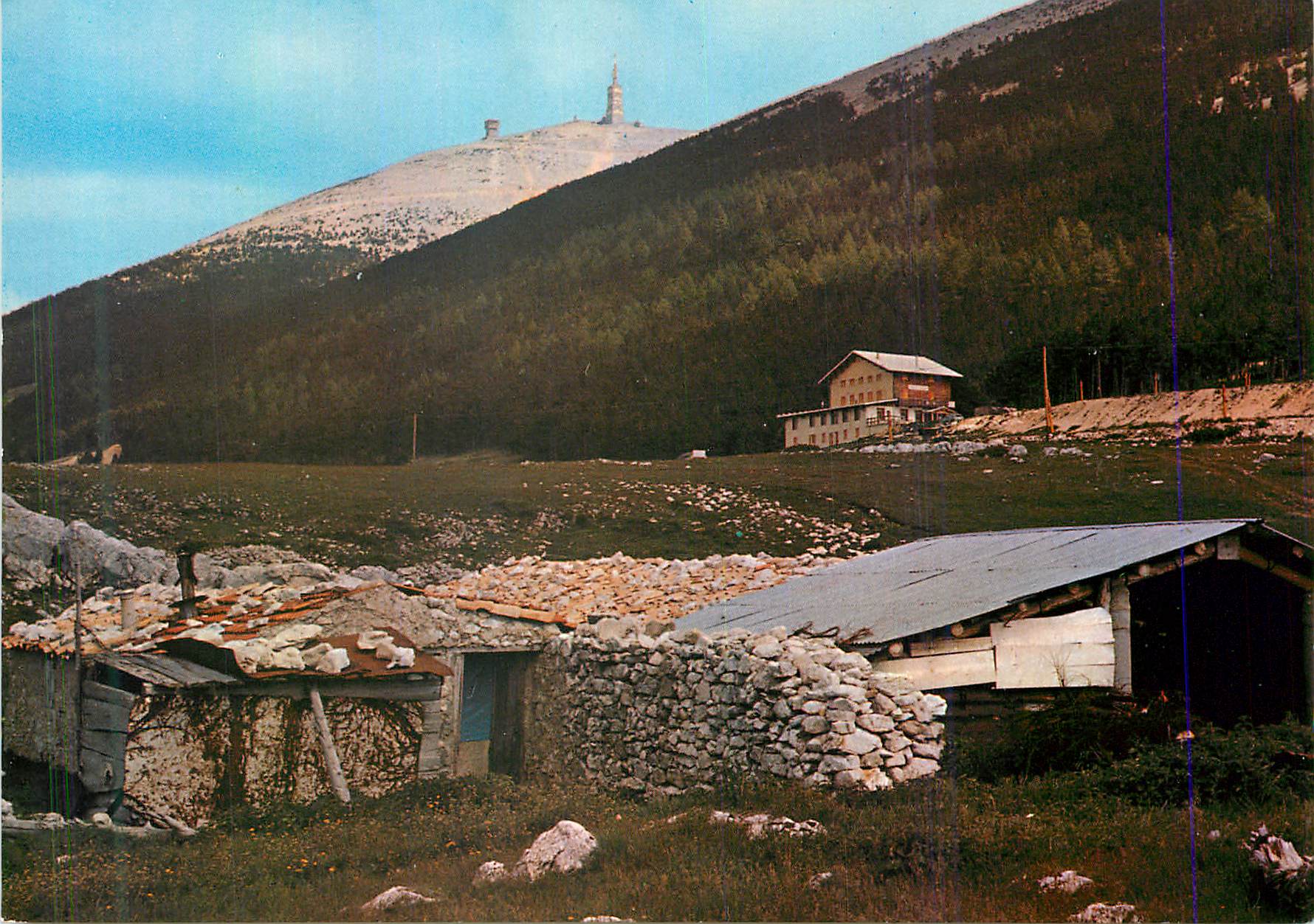 CPM Les Belles Images de Provence Le Chalet Liotard au Mont Serein avec la Bergerie et le sommet du Mont Ventoux