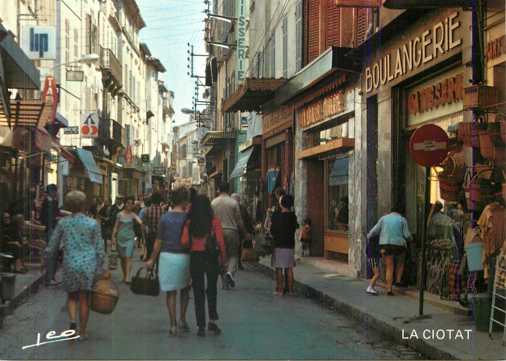 CPM La Ciotat La rue des poilus Boulangerie Militaria