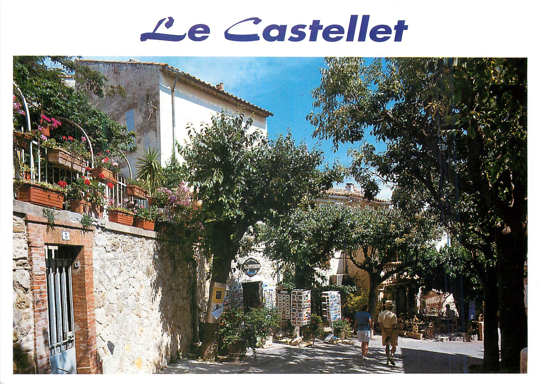 CPM le Castellet Village medieval Promenade dans les rues du village