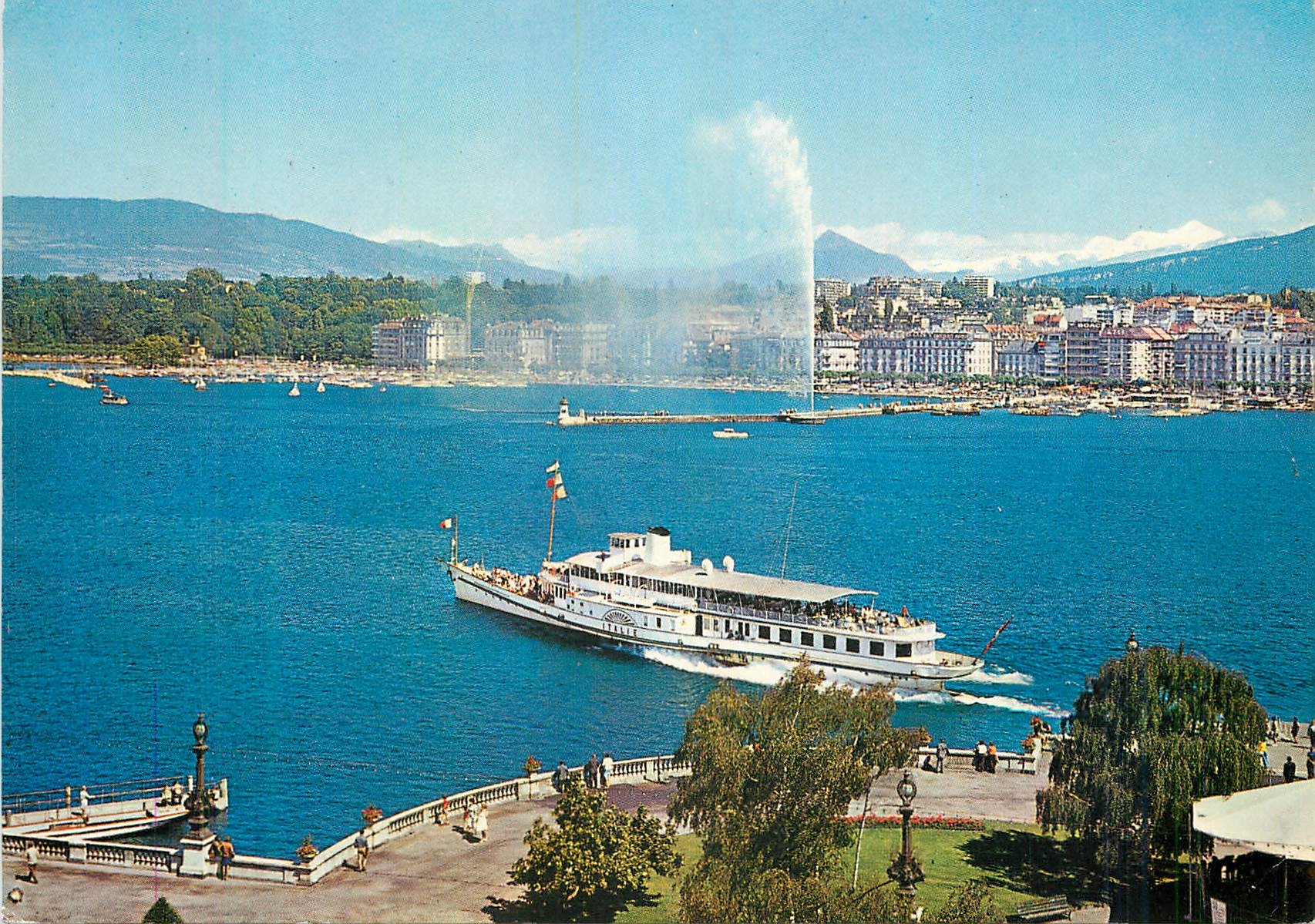 CPM Geneve La Rade et le Mt Blac Bateau