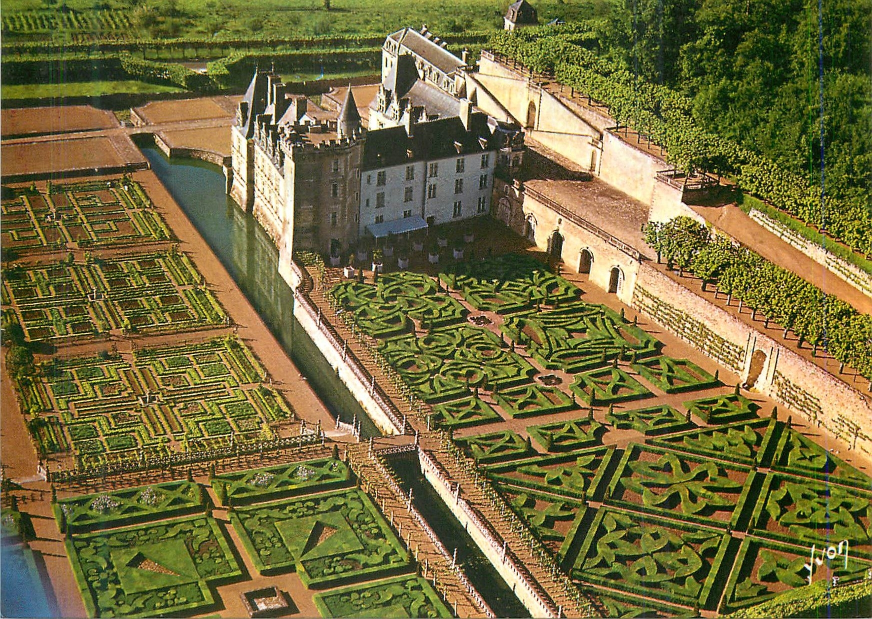 CPM Couleurs et Lumiere de France Le Val de Loire Le Chateau de Villandry et ses celebres jardins a la Francaise