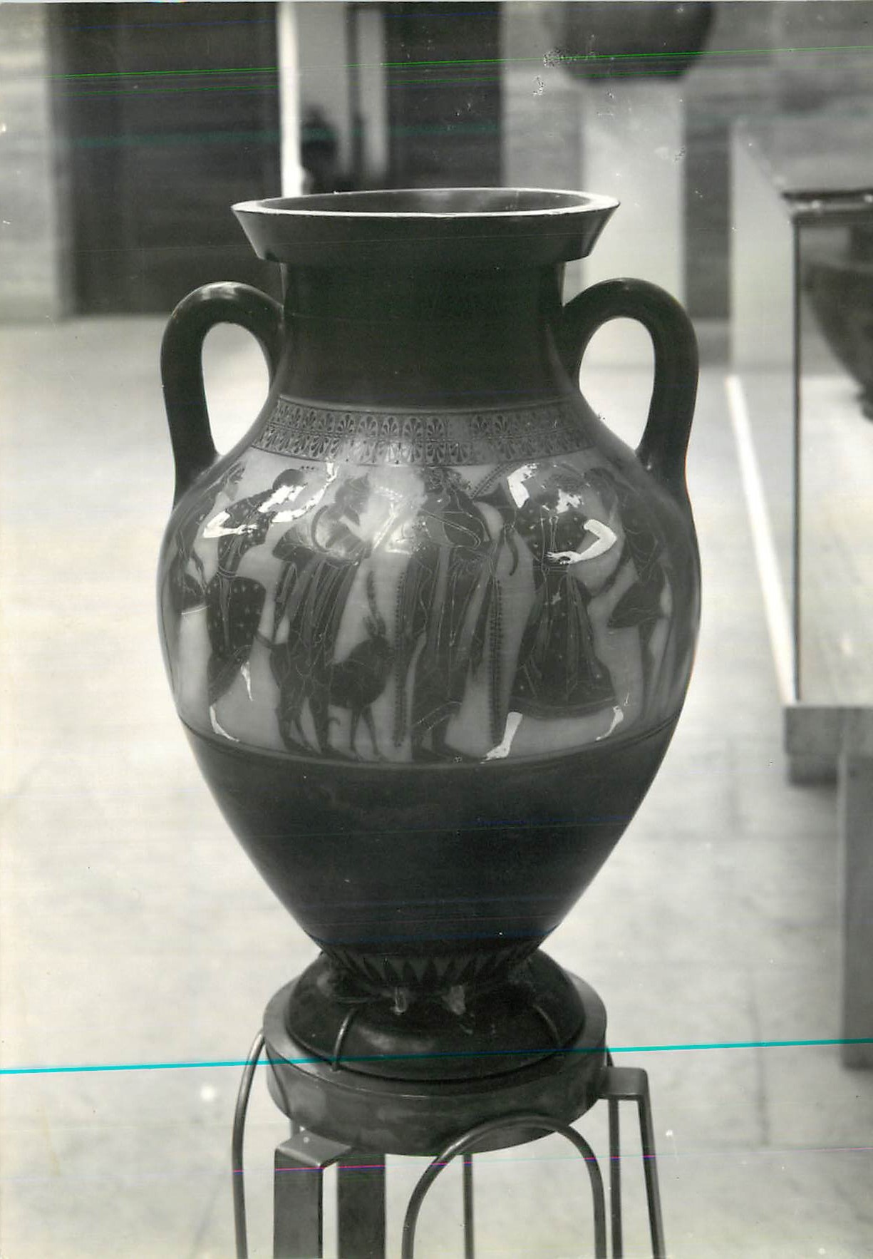 CPM Paestum Amphore antique a figure noirre provenat de l'oratoire Hypogeo