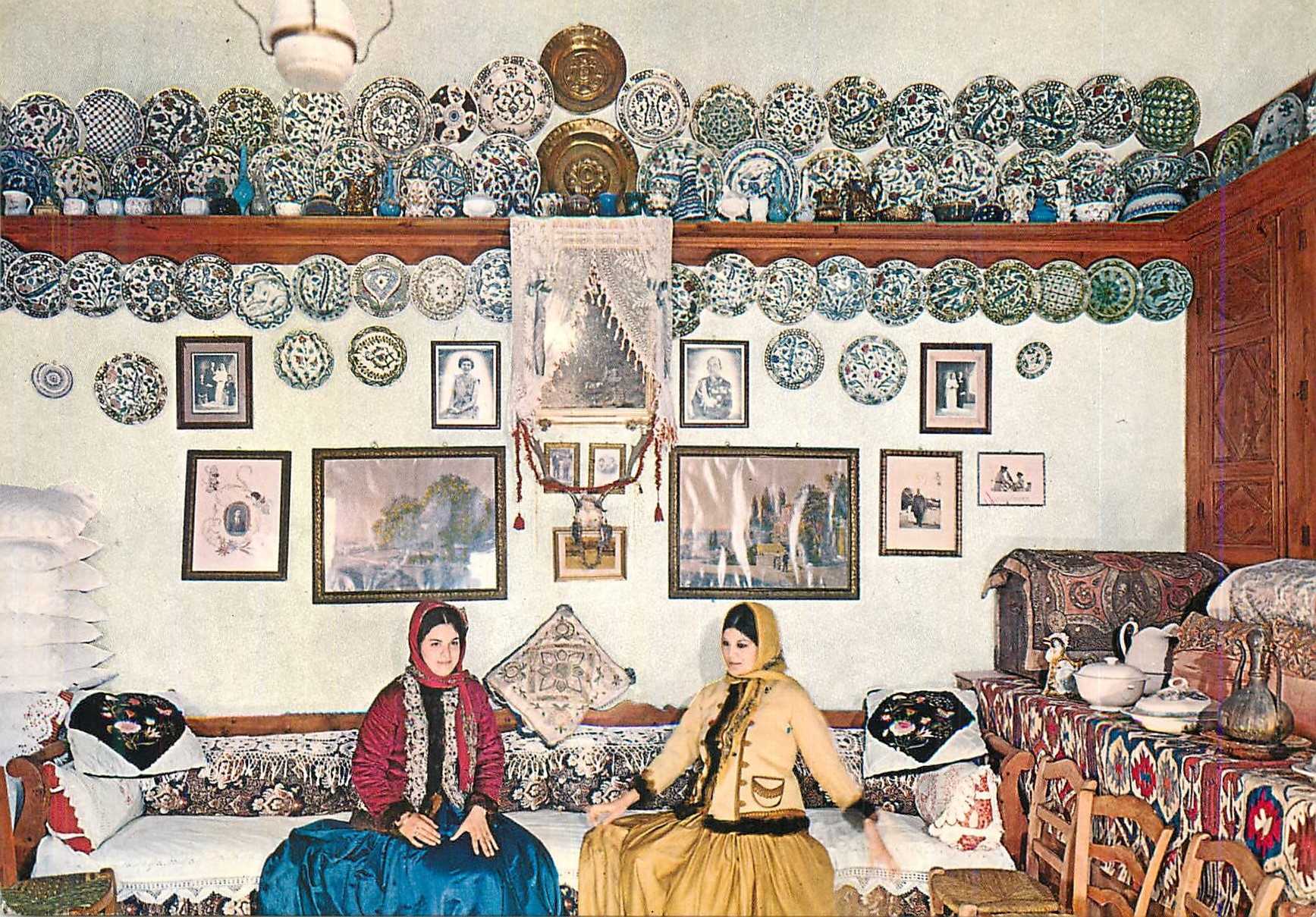 CPM Rhodes Lindos Interieur d'une vielle maison