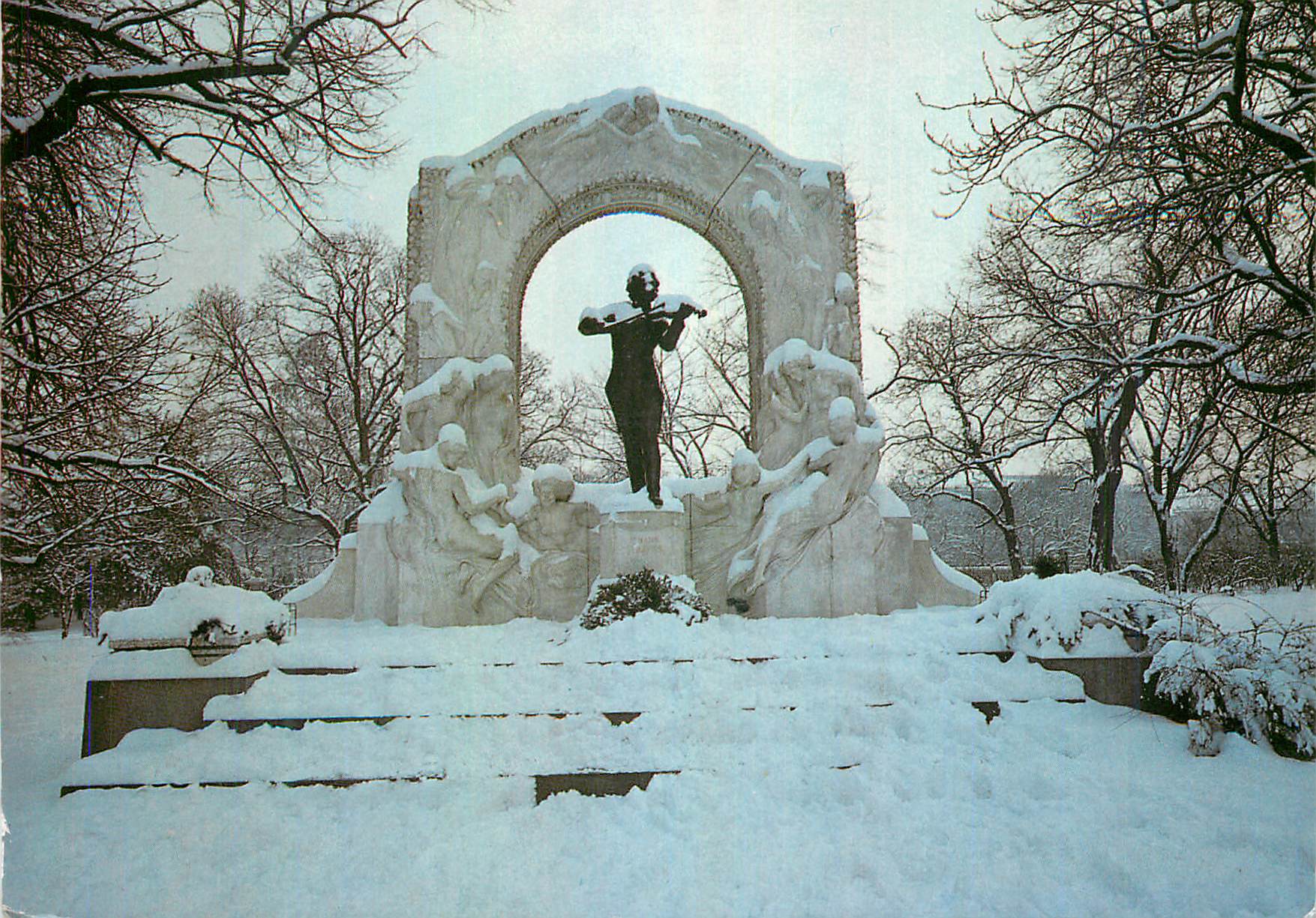 CPM Vienne Monument a Johann Strauss