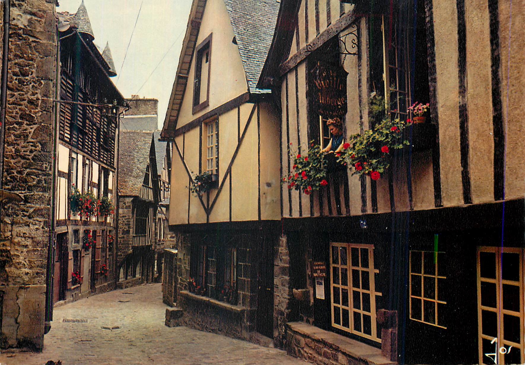 CPM La Bretagne en Couleurs Dinan (C du N)La rue Jerzual