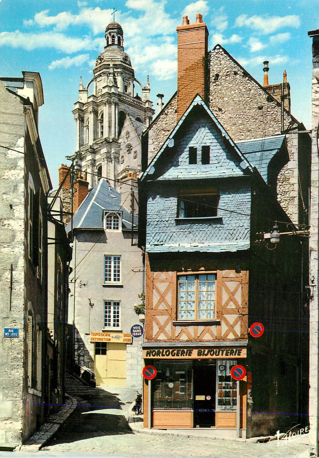 CPM Les Merveilles du Val de Loire Blois (Loir et Cher) de la place Ave Maria Perspective sur la tour de la cathedrale S