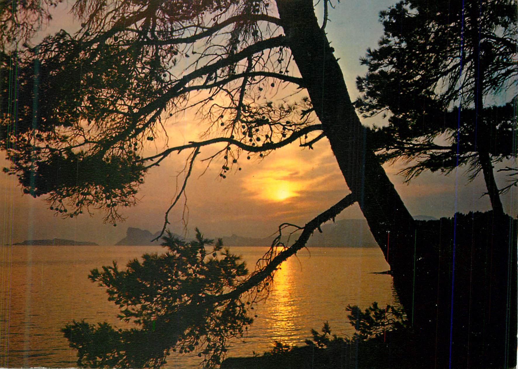 CPM Reflets de la Mediterranee Coucher de soleil dans un festival de couleurs