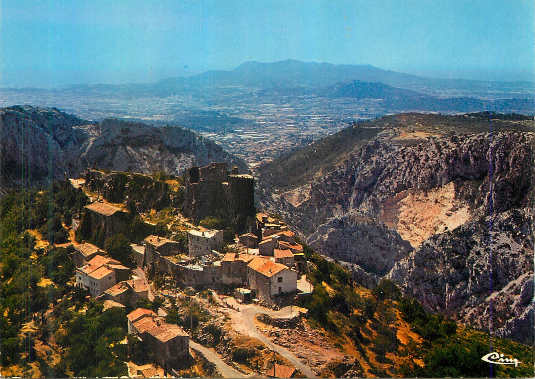 CPM Evenos Montagne (Var)vue aerienne Au loin le fort de Six Fours