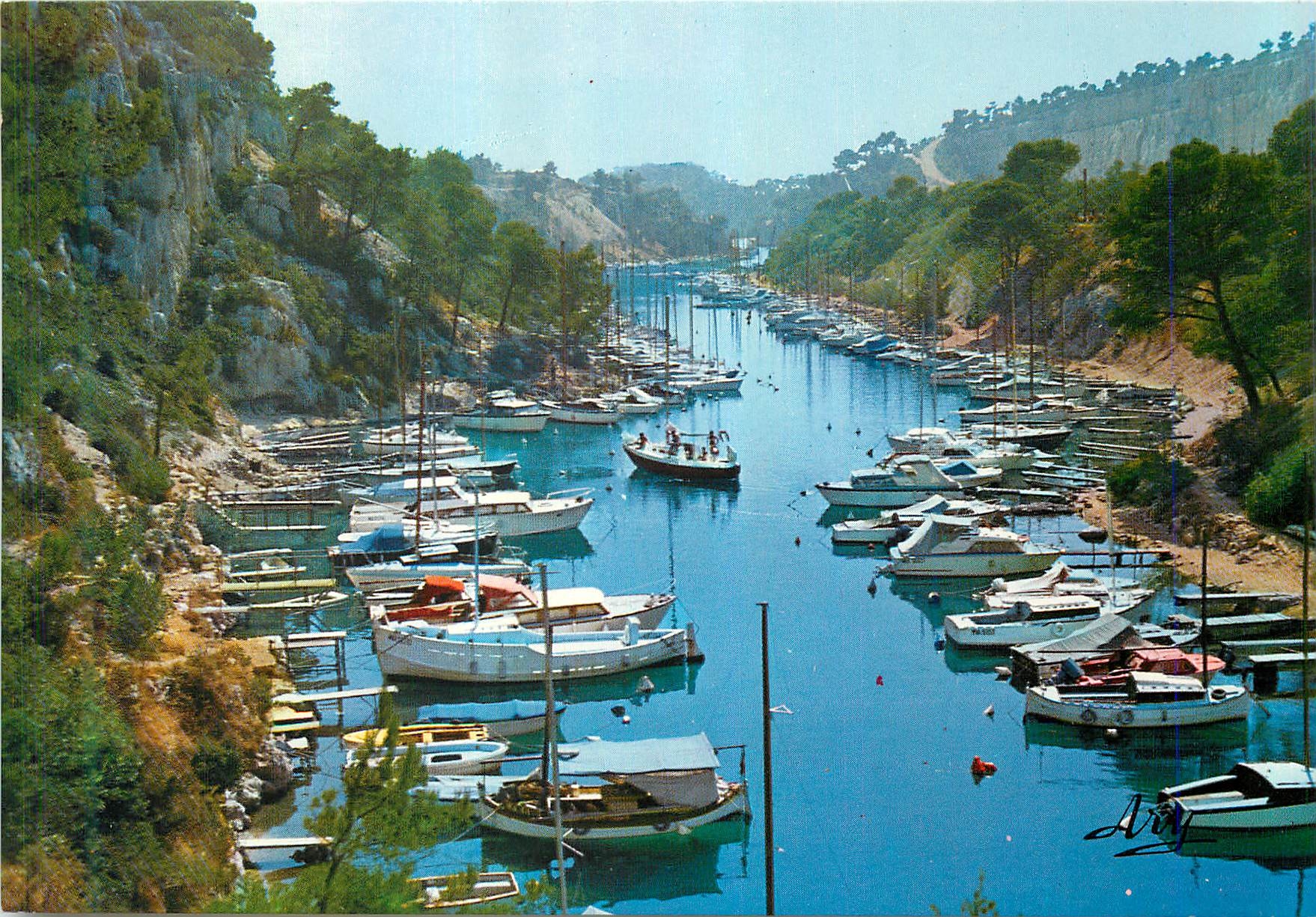 CPM Nos belles Calanques Pres de Cassis Port Miou Bateaux
