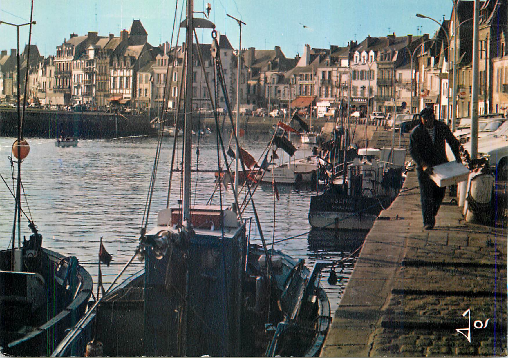 CPM La Bretagne en couleurs Le Croisic Le port de peche et les quais Bateaux de peche