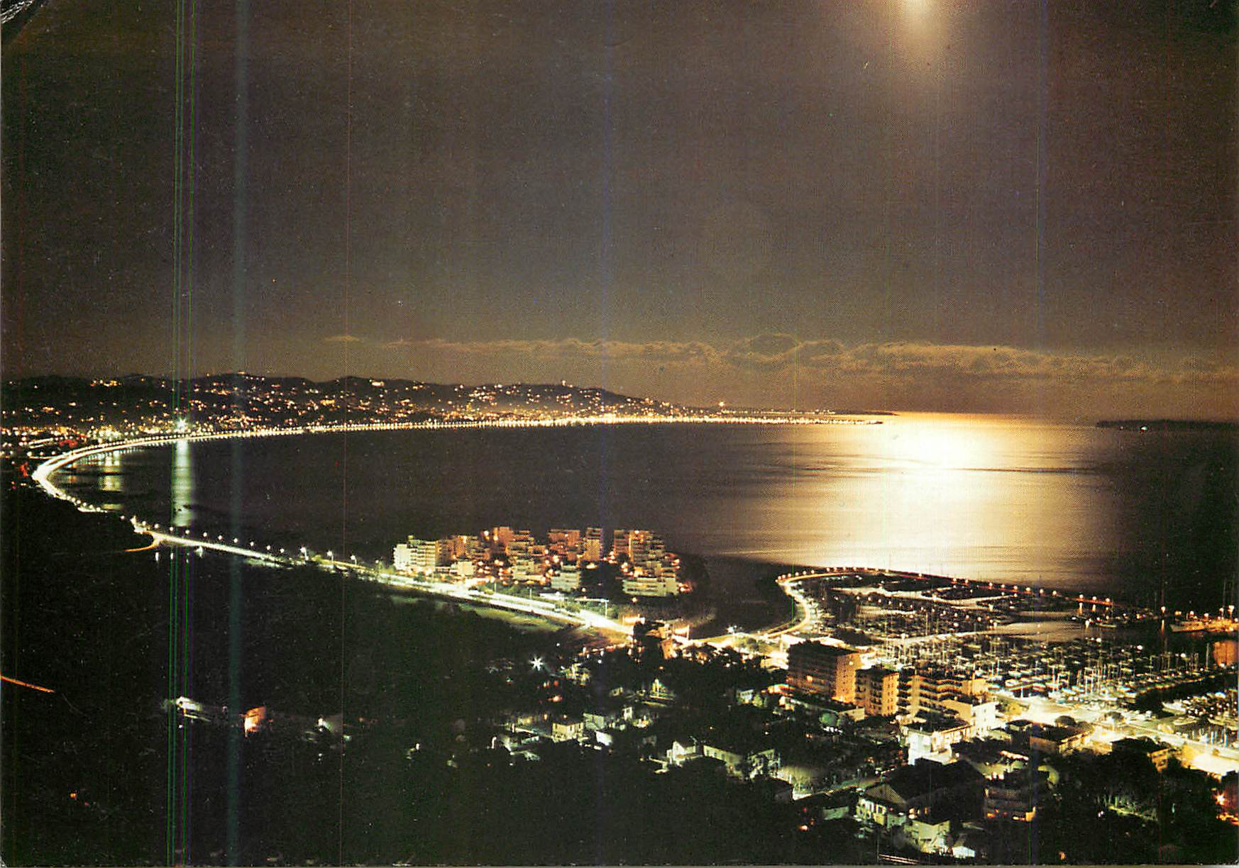 CPM Cannes (Alpes Maritimes)La Baie de Cannes au clair de lune