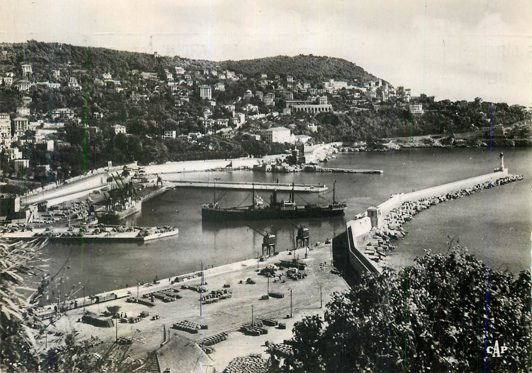 CPM Nice L'entree du Port et le Mont Boron