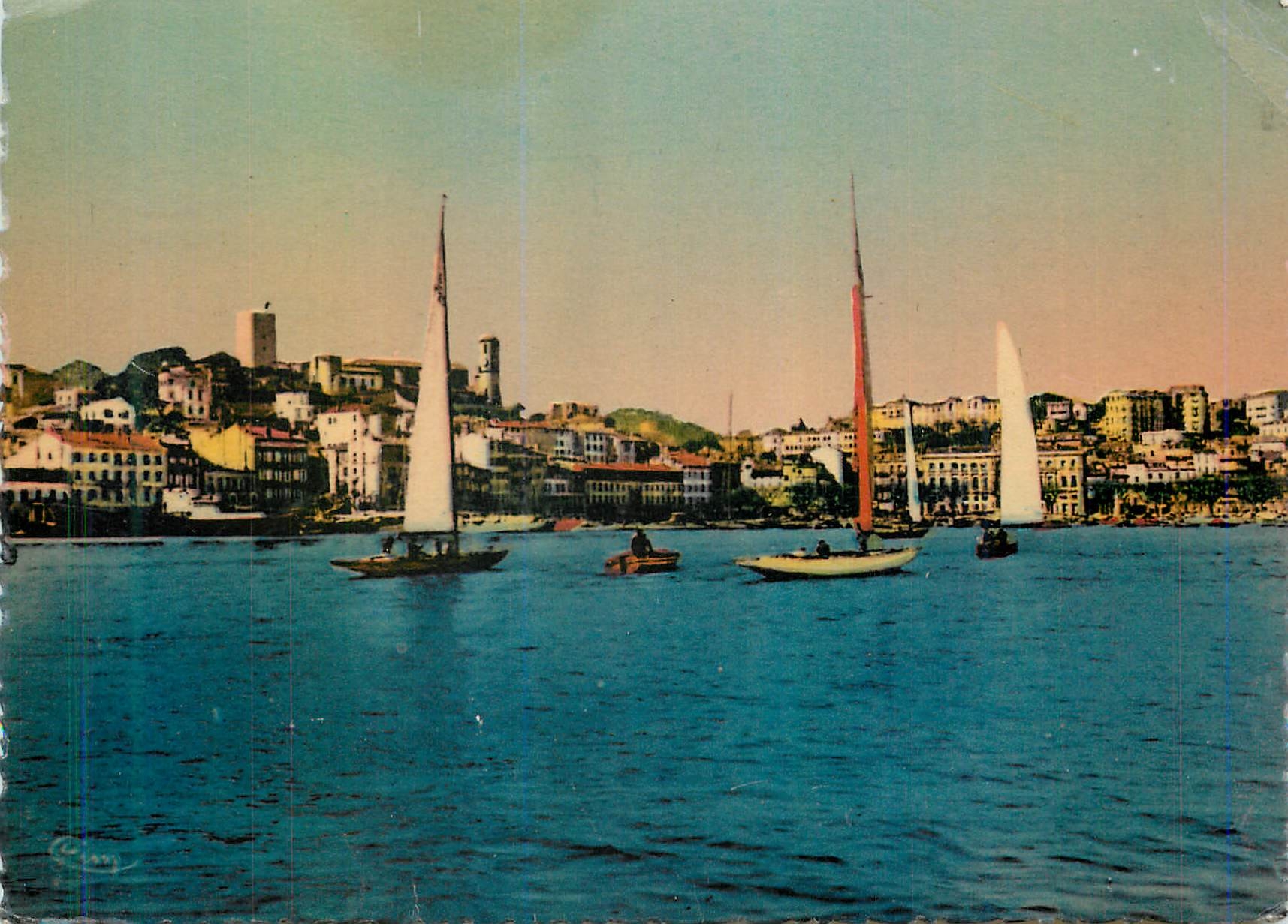 Port de Cannes — vue des bateaux et des bâtiments — Carte postale Combière Imp. Macon
