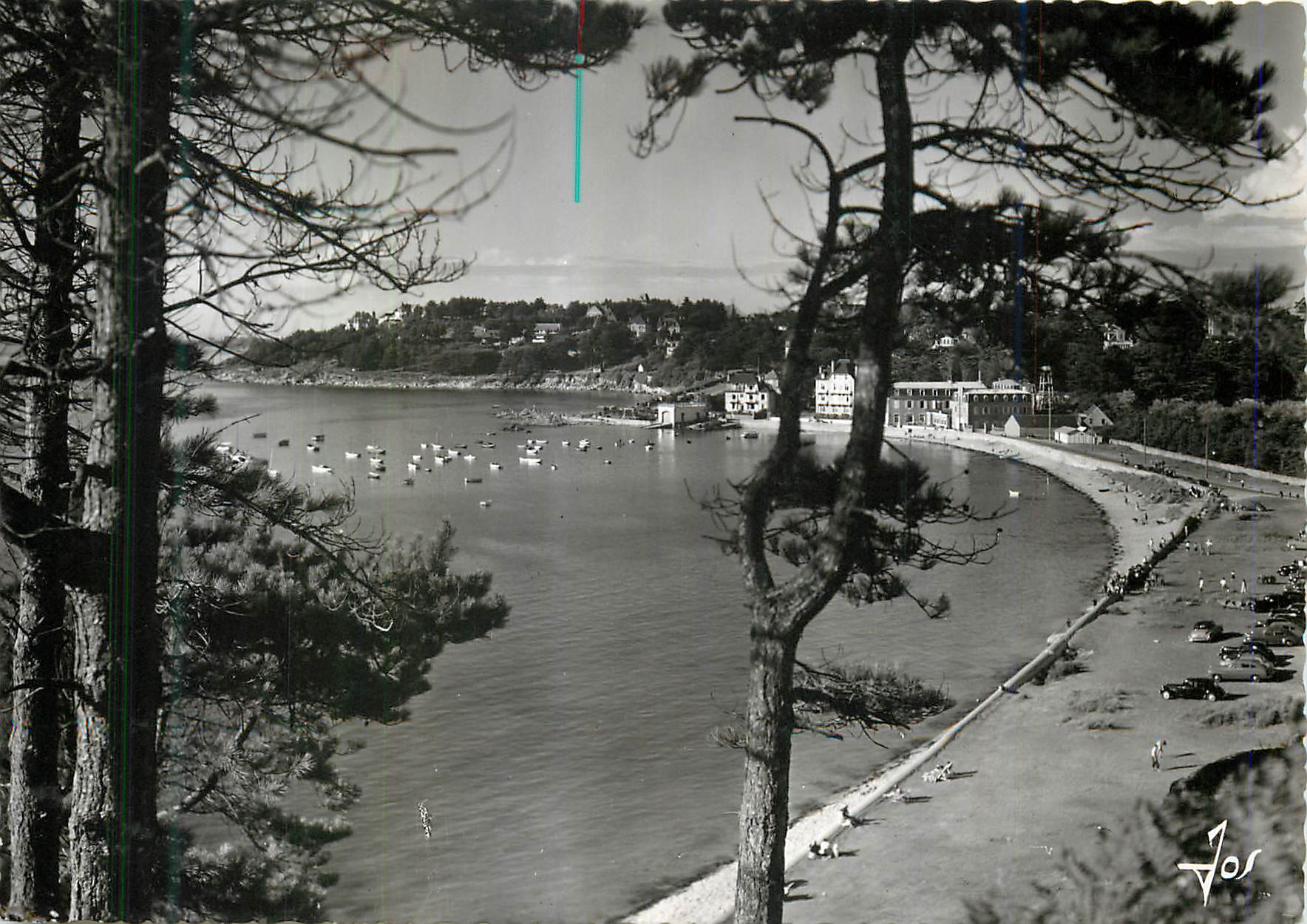 Plage de Trozoul et le port à travers les arbres du Castel — Trebeurden (C.-du-N.) — Éditions d'Art JOS