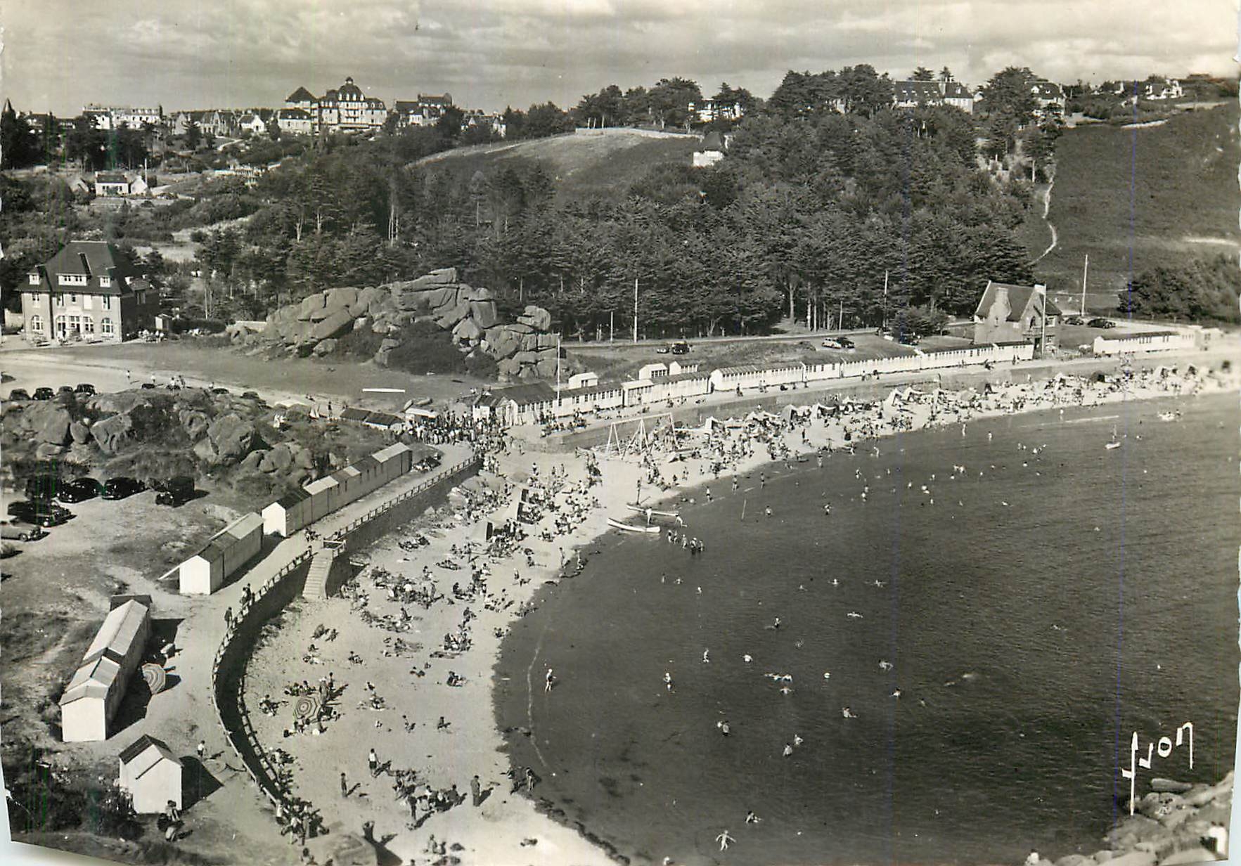 Trébeurden (C.-du-N.) — Vue générale sur la plage de Tresmeur et la ville — Editions d'Art Martel, Paris