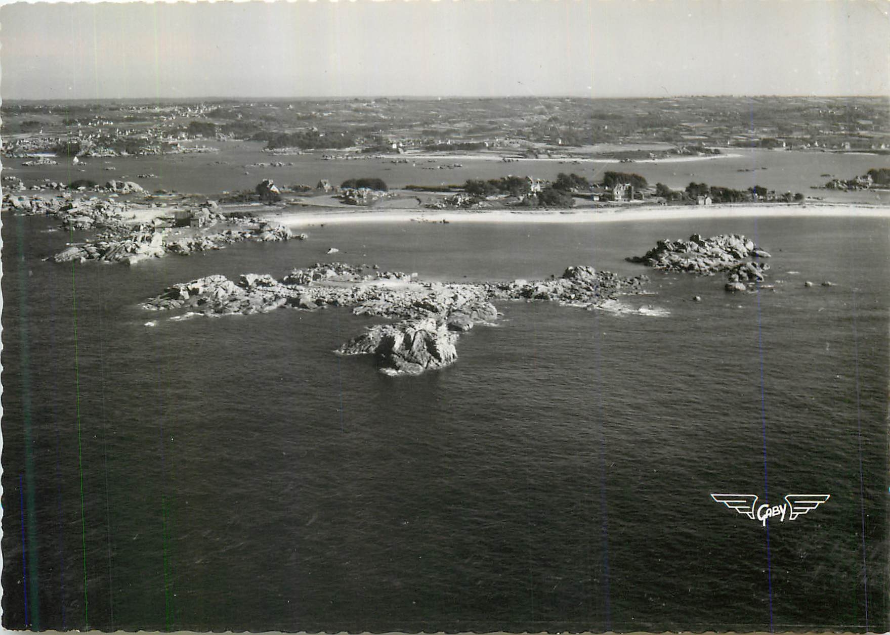 L'Île Renot, au loin, Ploumanach — Tregastel (C.-du-N.) — Éditions Gaby
