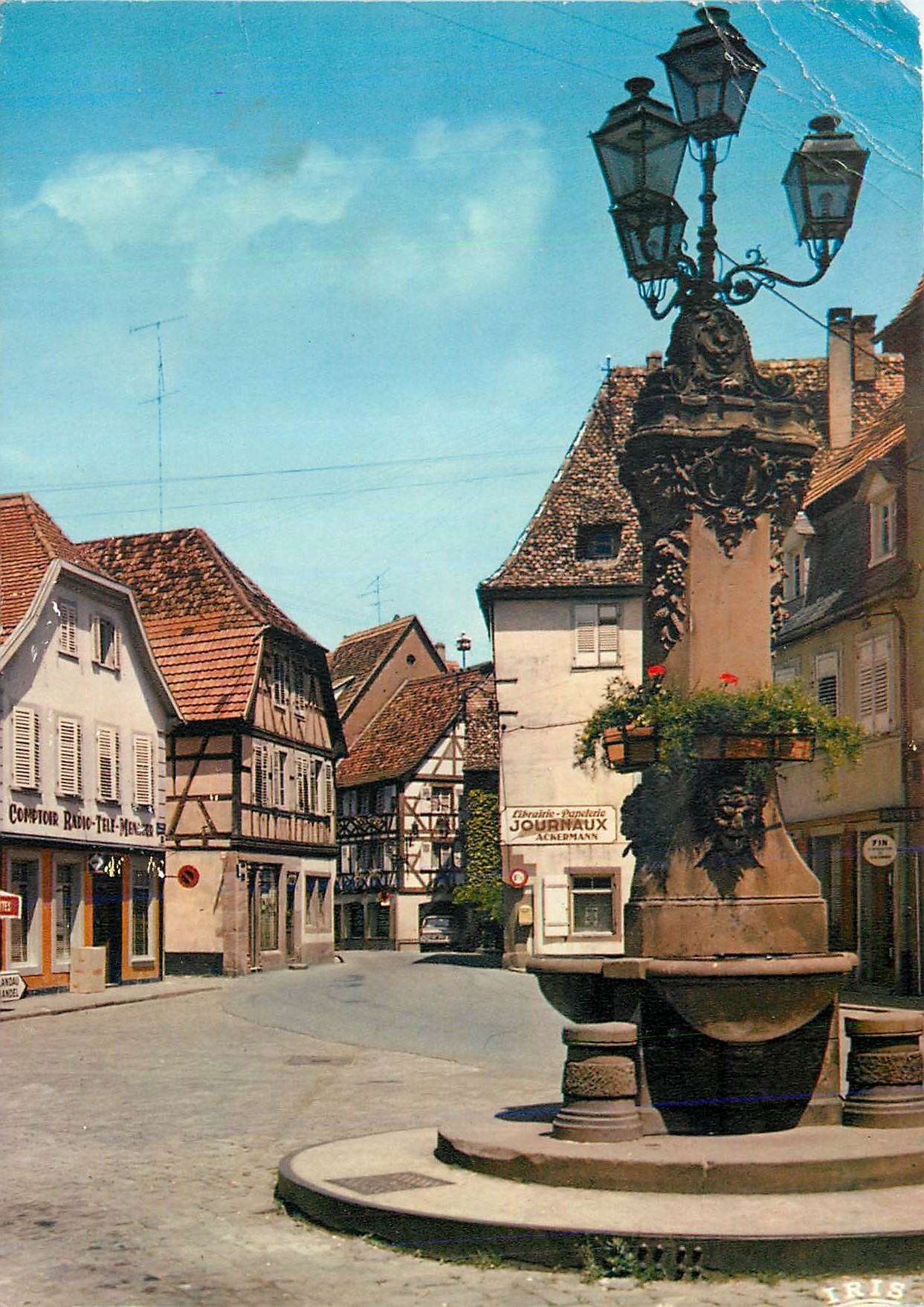 CPM L'Alsace Pittoresque Wissembourg Place du Marche aux Choux