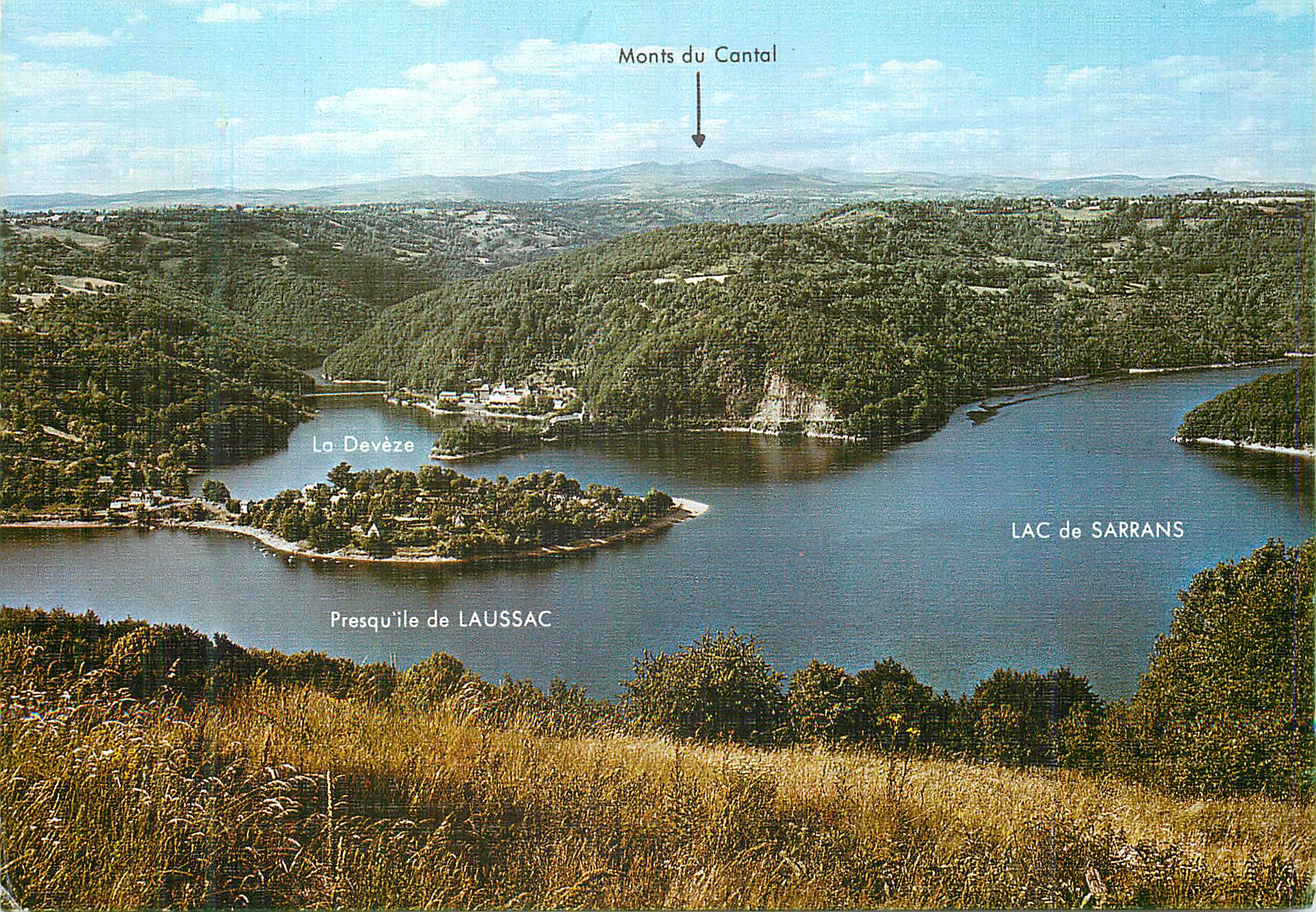 CPM Entre viadene et Carlades le Lac du Barrage de Sarrans et la presqu'ile de Laussac