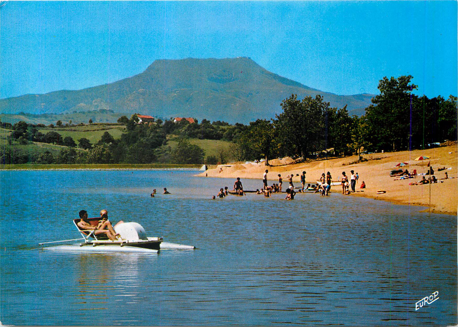 CPM En Pays Basque Saint Pee s Nivelle le Lac Alain Cami Une des Plages face a la Rhune