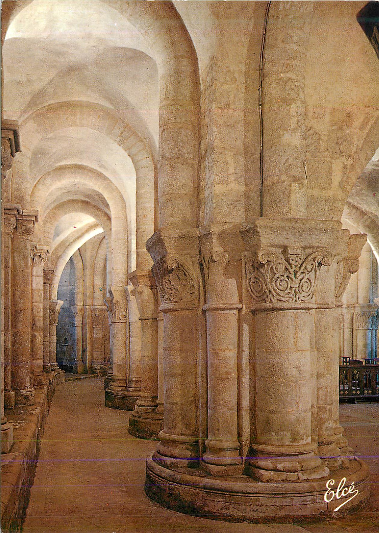 CPM Saintes (Char Marit)L'Eglise Saint Eutrope La Crypte Romane (XI siecle)