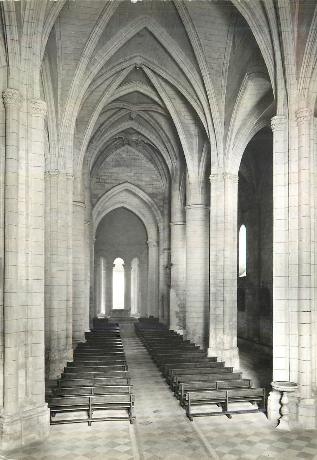 CPM Guitres (Gironde)Interieur de l'Eglise Notre Dame (Roman et Gothique des XII et XVIII s)