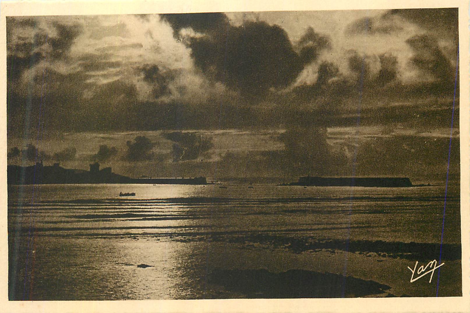 Saint-Jean-de-Luz — Coucher de soleil sur la Baie et la Pointe du Soccoa — Édition Photo Quinault, Lourdes