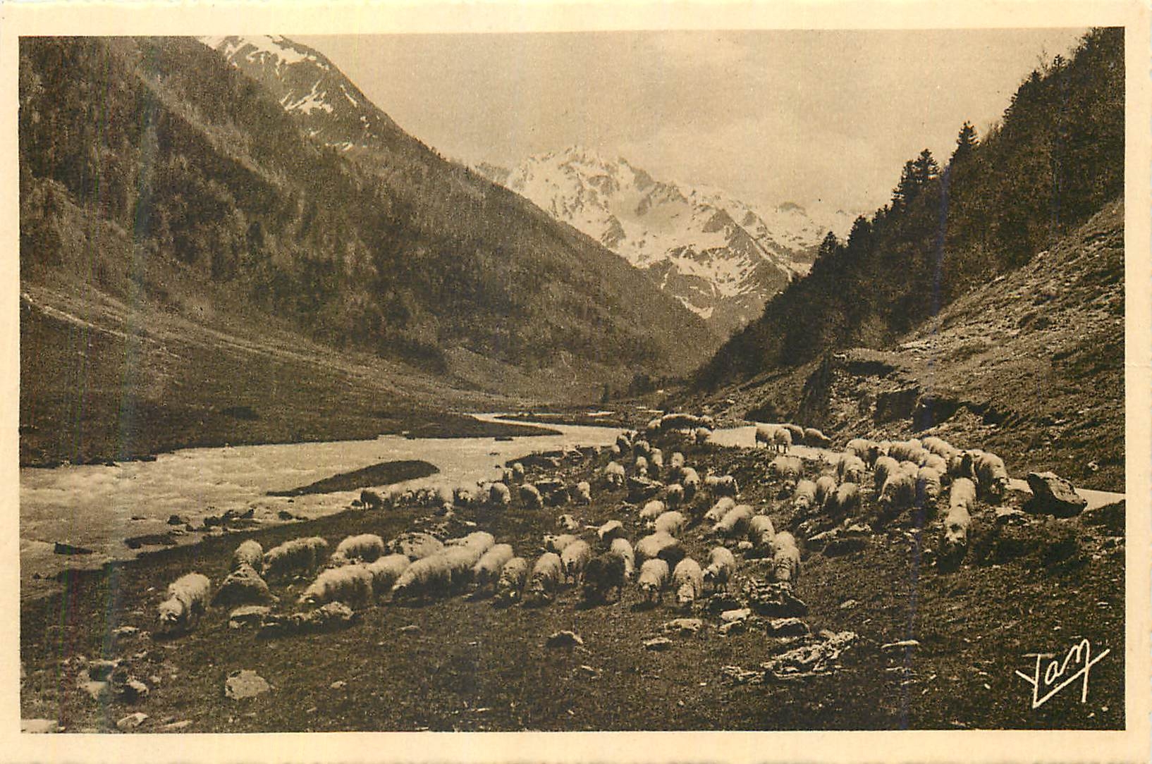 CPA Les Pyrennes Rout des Eaux Chaudes aux bains de Panticosa (Espagne)Par Gabas et le Col du Pourtalet