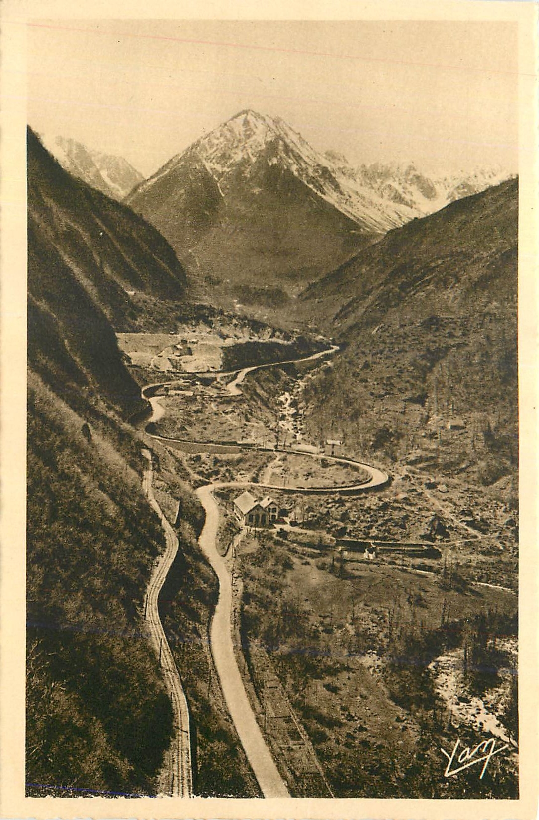 CPA Les Pyrenees Roule de Pierrefitte a Cauterets Le Colimacon et le L'Eguere