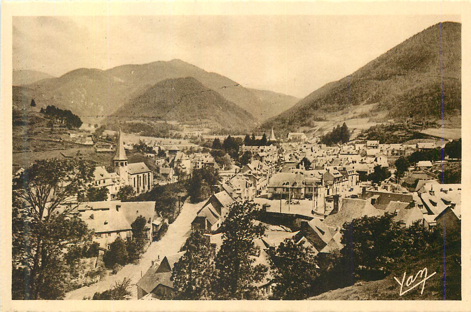 CPA Vallee d'Aure Arreau Sur la route thermale de Bagneres de Bigorre a Luchon entre les cols d'Aspin et de Peyresourde