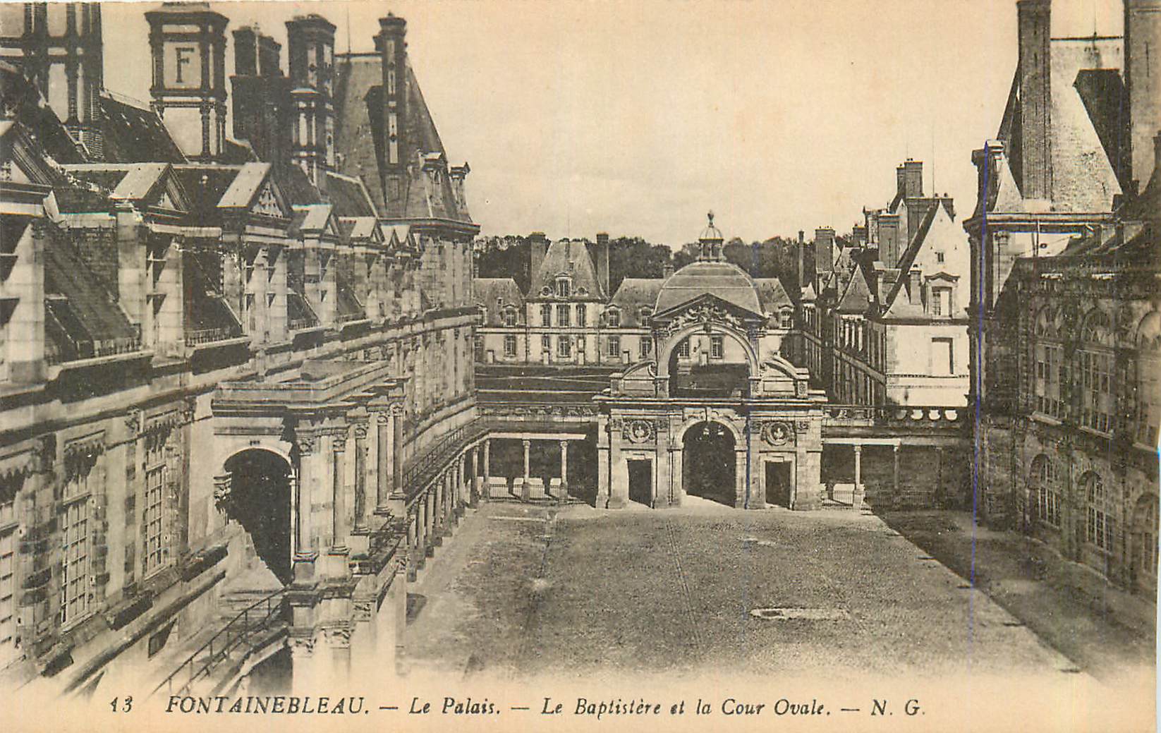 Fontainebleau — El Palacio — El Bautisterio y la Corte Ovalada — N.G.