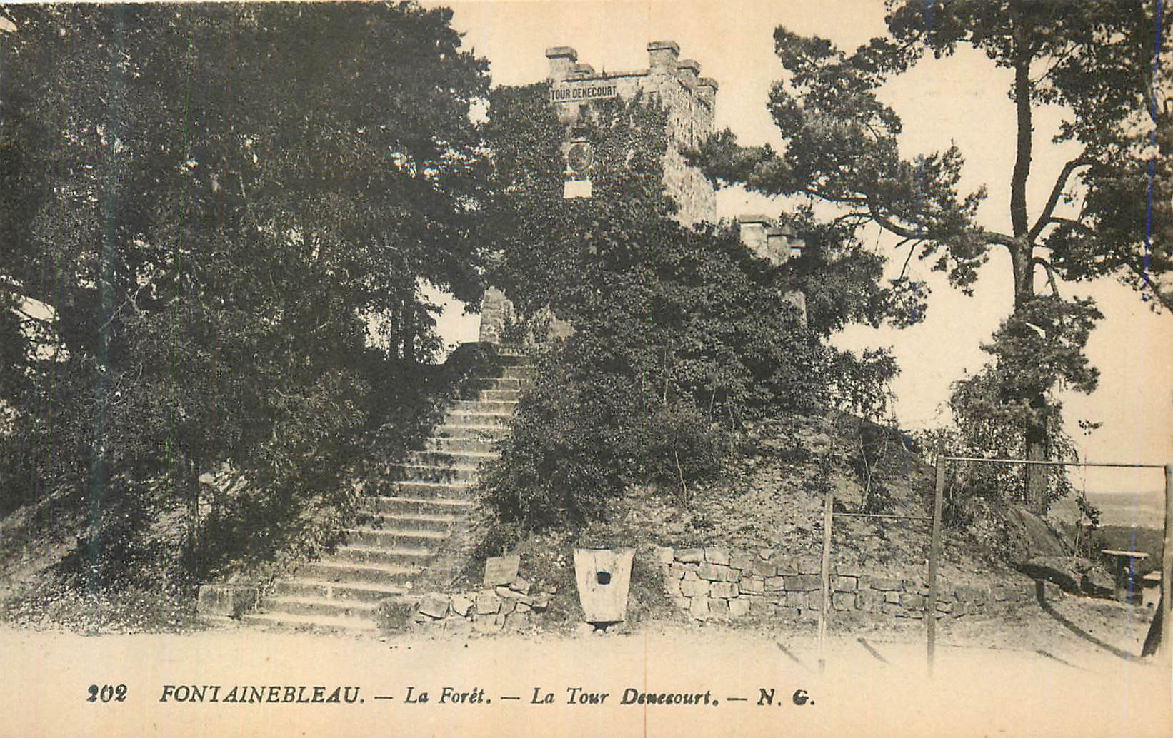 Fontainebleau — La Forêt — La Torre Denecourt — N. G.