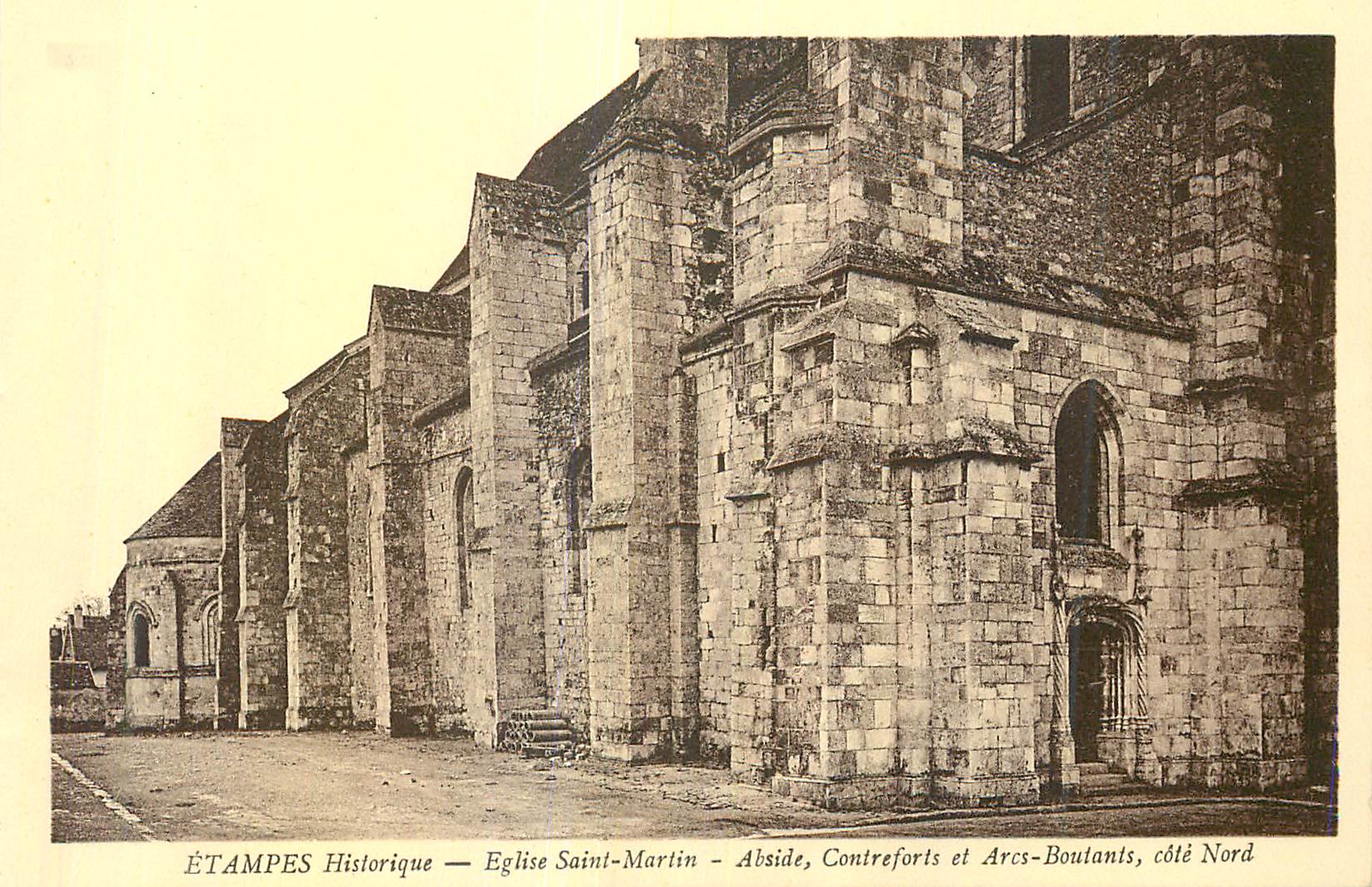 CPA Etampes Historique Eglise Saint Martin Abside Contreforts et Arc Boualnts Cote Nord