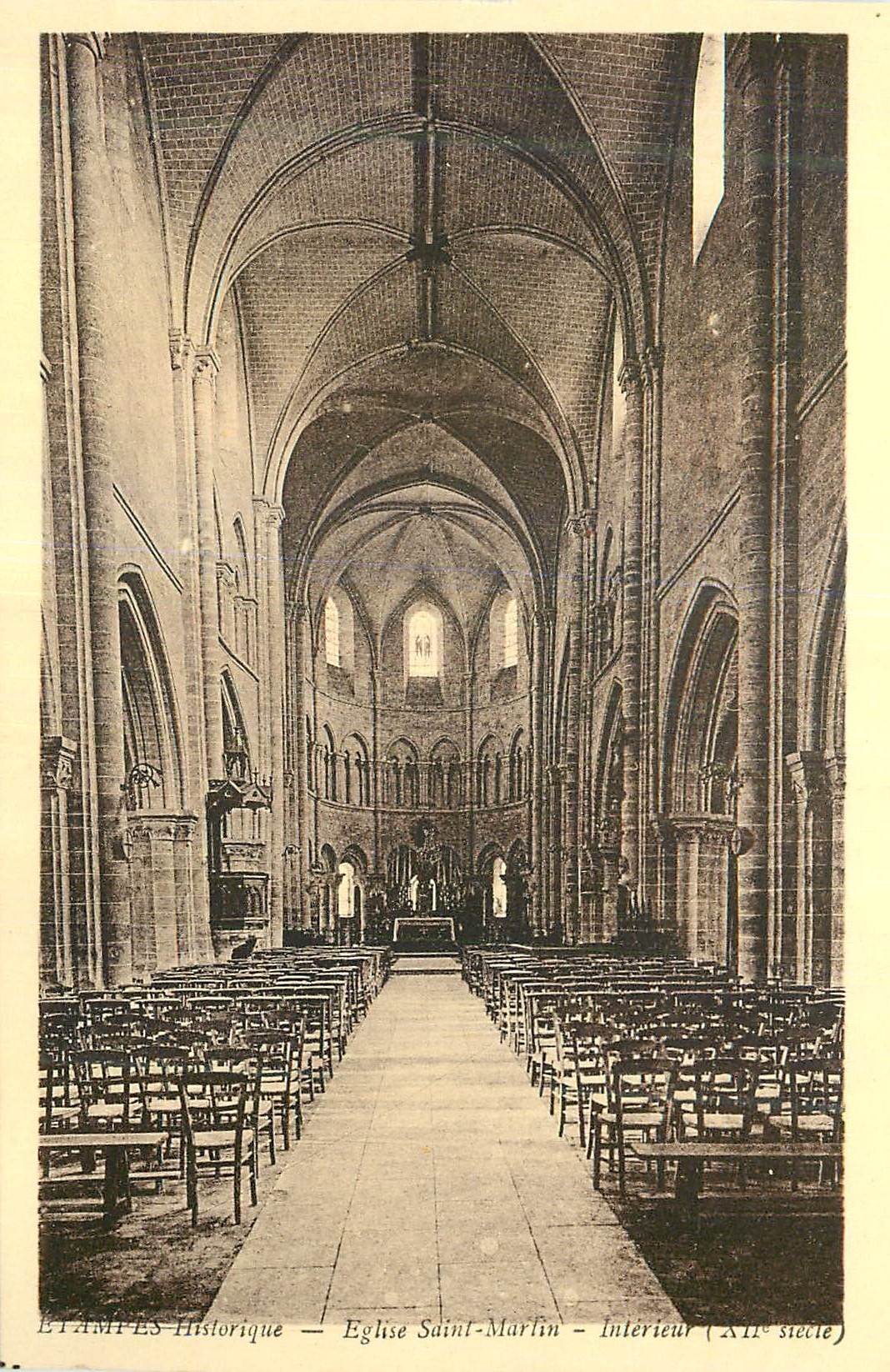 CPA Etampes Historique Eglise Saint Martin Interieur (XII siecle)