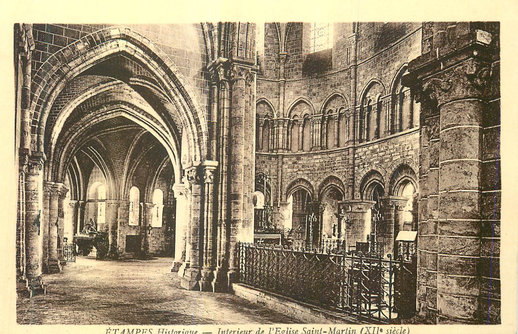 CPA Etampes Historique Interieur de l'Eglise Saint Martin (XII siecle)