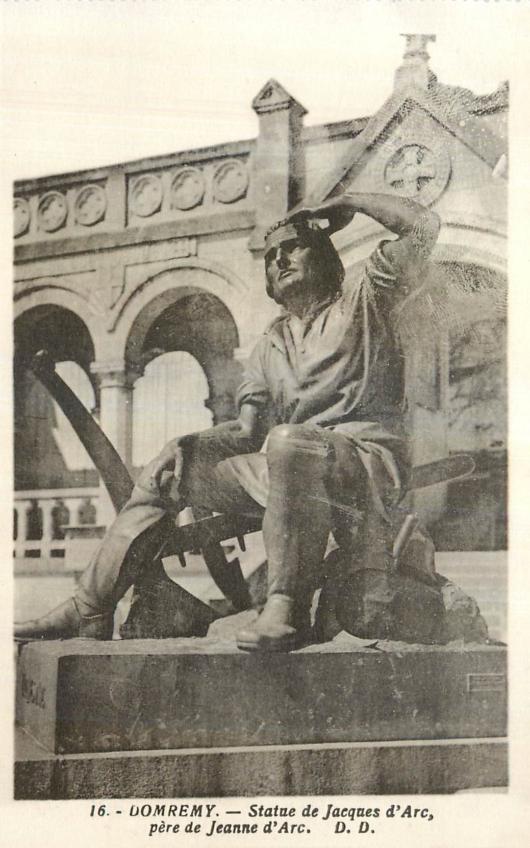 CPA Domremy Statue de Jacques D'Arc Pere de Jeanne d'Arc