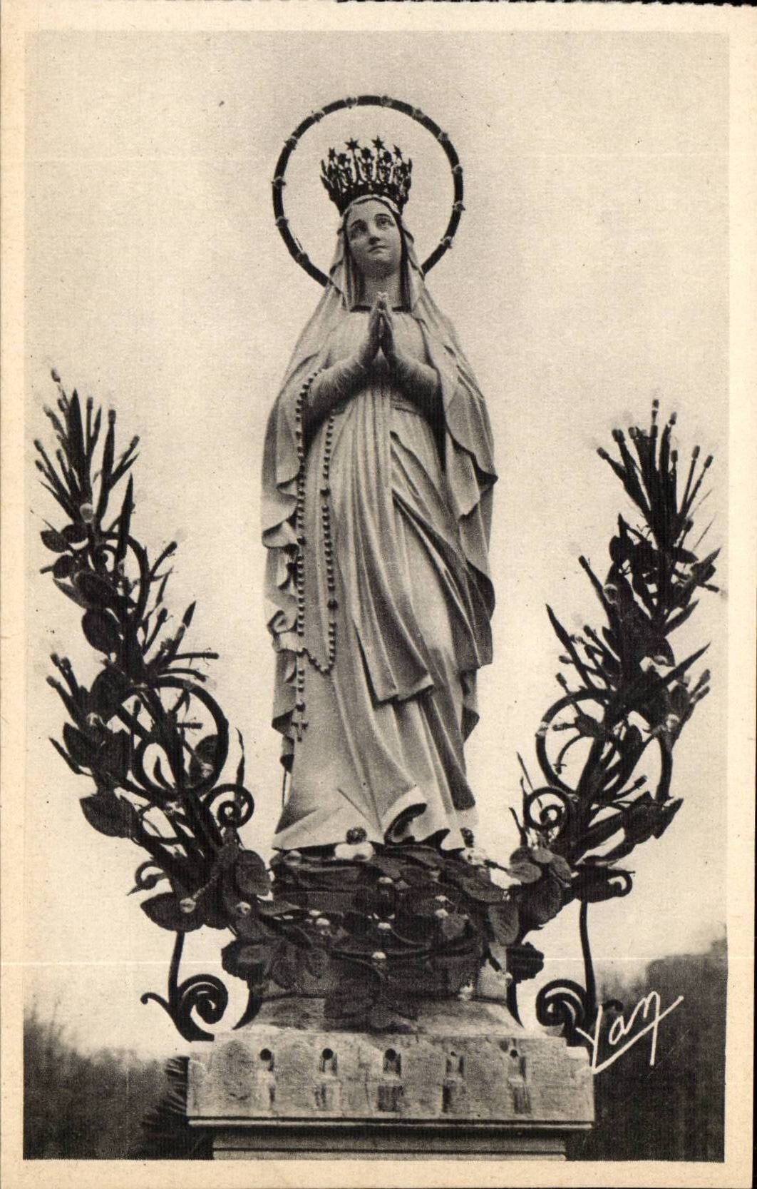 Lourdes - La Vierge Couronnee - CPA 
