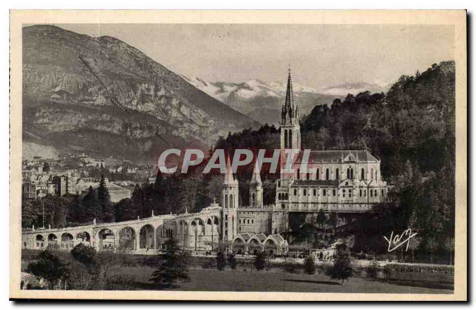 Lourdes - La Basilique et le Pic du Jer - CPA 