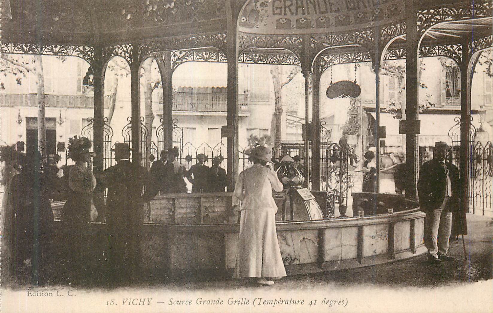 CPA Vichy Source Grande Grille 