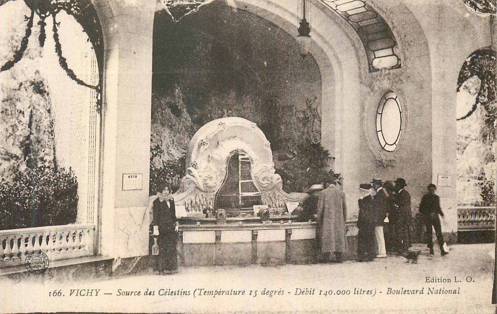 CPA Vichy Source des Celestins Boulevard National 