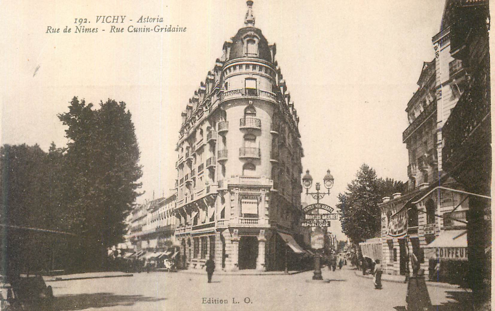 CPA Vichy Astoria Rue de Nimes Rue Cunin Gridaine Coiffeur