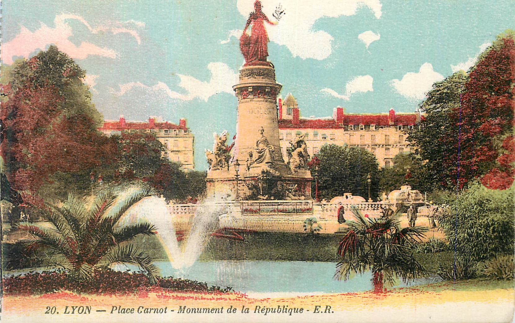 CPA Lyon Place Carnot Monument de la republique
